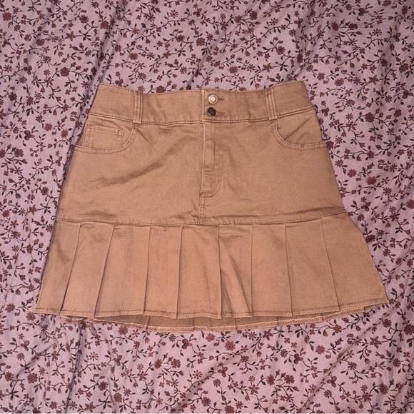 Hollister Dresses & Skirts - Hollister Tan Mini Skirt with Pleats